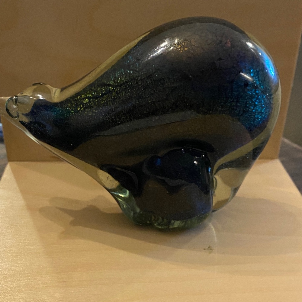 Grizzly Bear Sculpture - Black and Gold - Picture 5 of 6
